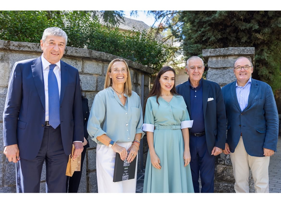 Leyla Əliyeva Madriddə qayğıya ehtiyacı olan uşaqların məktəbində - FOTOLAR
